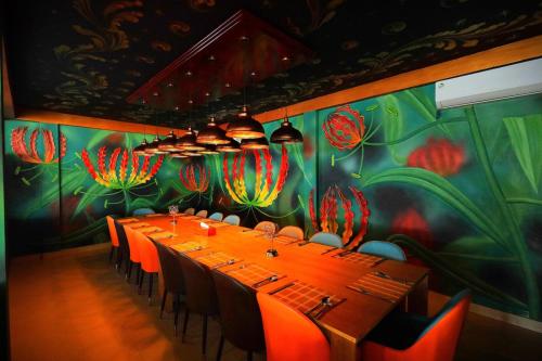Restaurant, ReeCha Hotel Mullai in Kilinochchi Restaurant, ReeCha Hotel Mullai in Kilinochchi