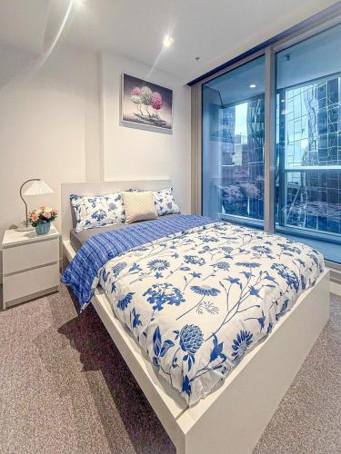 Guestroom, 2-Bedroom Apartment in Melbourne CBD with Balcony, Pool & Gym Access in Macleod Guestroom, 2-Bedroom Apartment in Melbourne CBD with Balcony, Pool & Gym Access in Macleod