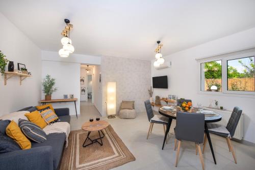 Elenas Village house - Dream apt w Pool & Terrace in Mousoures Elenas Village house - Dream apt w Pool & Terrace in Mousoures