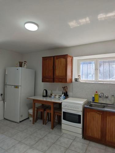 Kitchen, Forest Garden Karbi in Ashtarak Kitchen, Forest Garden Karbi in Ashtarak