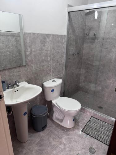 Bathroom, Apartamento zona Hesperia Sambil Complejos Deportivos near Arturo Michelena International Airport Bathroom, Apartamento zona Hesperia Sambil Complejos Deportivos near Arturo Michelena International Airport