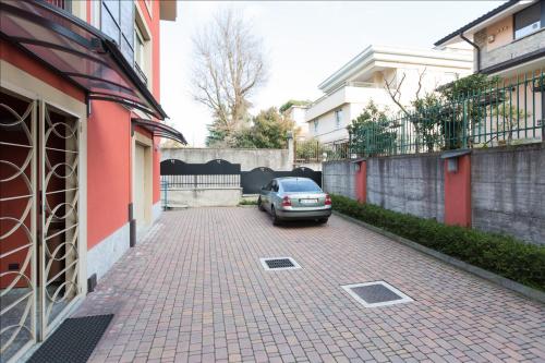 Вхід, Residenza Villa Regina in Монца Вхід, Residenza Villa Regina in Монца