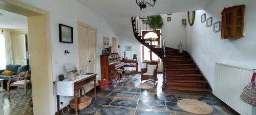 Pilea, Maison à la campagne avec grand jardin (Pilea, Maison a la campagne avec grand jardin) in Villers-Bocage Pilea, Maison à la campagne avec grand jardin (Pilea, Maison a la campagne avec grand jardin) in Villers-Bocage