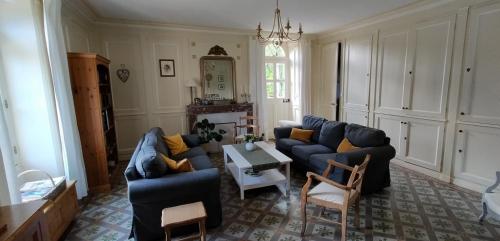 Pilea, Maison à la campagne avec grand jardin (Pilea, Maison a la campagne avec grand jardin) in Villers-Bocage Pilea, Maison à la campagne avec grand jardin (Pilea, Maison a la campagne avec grand jardin) in Villers-Bocage