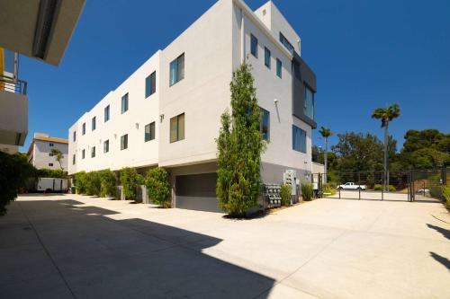 The Sixth Sense- A 4 Story Urban Oasis in Other The Sixth Sense- A 4 Story Urban Oasis in Other