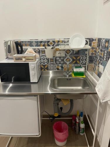 Independent INT-D Room with Bathroom and Break Corner in Rome Suburbs Independent INT-D Room with Bathroom and Break Corner in Rome Suburbs