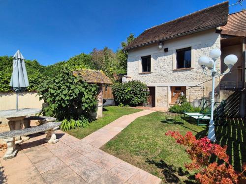 L'Abaca 21 in Sainte-Genevieve-les-Gasny L'Abaca 21 in Sainte-Genevieve-les-Gasny