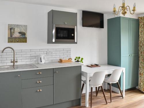 Hotellet från utsidan, Little Fishes in Binstead and Fishbourne Hotellet från utsidan, Little Fishes in Binstead and Fishbourne