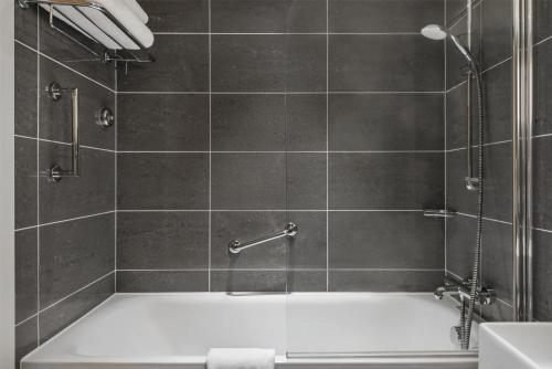 Bathroom, Radisson Blu Hotel Bristol in Bristol Bathroom, Radisson Blu Hotel Bristol in Bristol