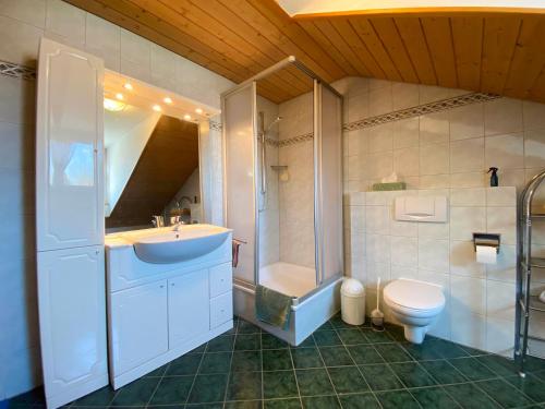 Badezimmer, Villa am Goldbach in Bad Aibling Badezimmer, Villa am Goldbach in Bad Aibling