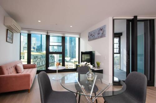 65D Great City Stay 2BR Free Tram Gym & Pool in Macleod 65D Great City Stay 2BR Free Tram Gym & Pool in Macleod