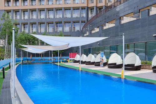 Swimming pool, Ramada Hotel & Suites Gangwon Pyeongchang in Pyeongchang-gun Swimming pool, Ramada Hotel & Suites Gangwon Pyeongchang in Pyeongchang-gun