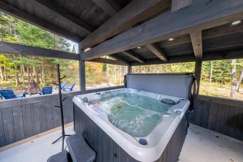 Spa and Nature - Chalet des Pins Rouge in Saint-Paul-De-Montminy (QC) Spa and Nature - Chalet des Pins Rouge in Saint-Paul-De-Montminy (QC)