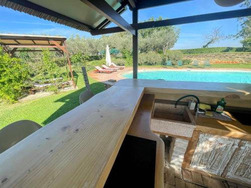 Tranquilita Yoga with studio - a great party venue with pool bar - sleeps 20 in Spoleto Tranquilita Yoga with studio - a great party venue with pool bar - sleeps 20 in Spoleto