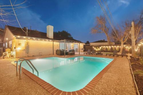 Sageview Cottage - 4 BDR with Pool Pet Friendly in Ellington Sageview Cottage - 4 BDR with Pool Pet Friendly in Ellington