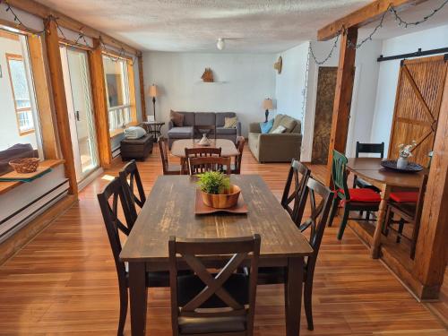 Villa de la Montagne in Sainte-Rose-Du-Nord (QC) Villa de la Montagne in Sainte-Rose-Du-Nord (QC)