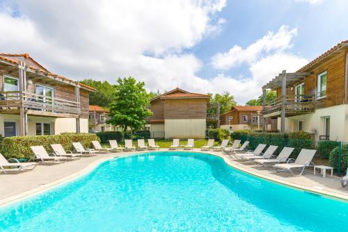 Swimming pool, Lagrange Vacances Les Terrasses du Lac in Mimizan Swimming pool, Lagrange Vacances Les Terrasses du Lac in Mimizan