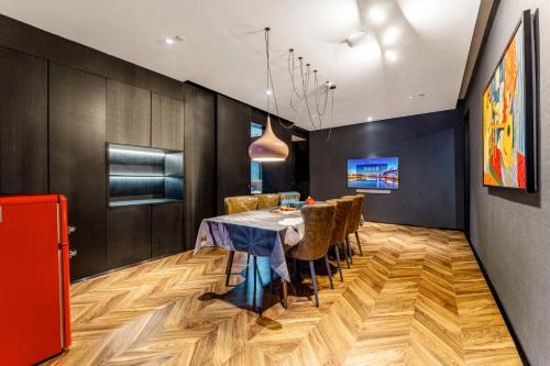 Hidden Art Designer Hotel & Suites -Expansive 2&3-Bedroom Gathering Suites - Near Xi'an Drum Tower & in South Gate Hidden Art Designer Hotel & Suites -Expansive 2&3-Bedroom Gathering Suites - Near Xi'an Drum Tower & in South Gate