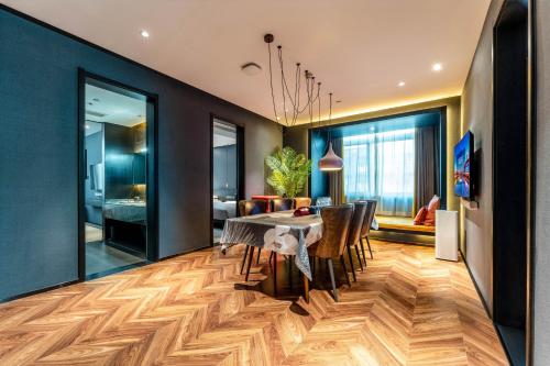 Hidden Art Designer Hotel & Suites -Expansive 2&3-Bedroom Gathering Suites - Near Xi'an Drum Tower & in South Gate Hidden Art Designer Hotel & Suites -Expansive 2&3-Bedroom Gathering Suites - Near Xi'an Drum Tower & in South Gate