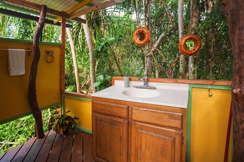 在meiguo.com看到的Kirpal Meditation and Ecological Center的介绍图片