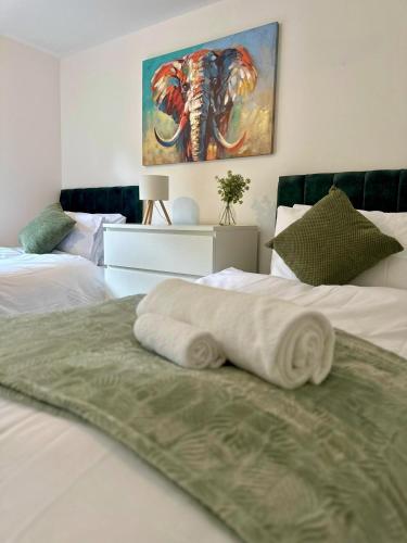 Stylish 4BR Home Close to A45 & NEC Venue in Westwood Stylish 4BR Home Close to A45 & NEC Venue in Westwood