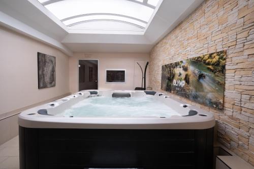 Pezsgőfürdő, Olymp Munich in Eching Pezsgőfürdő, Olymp Munich in Eching