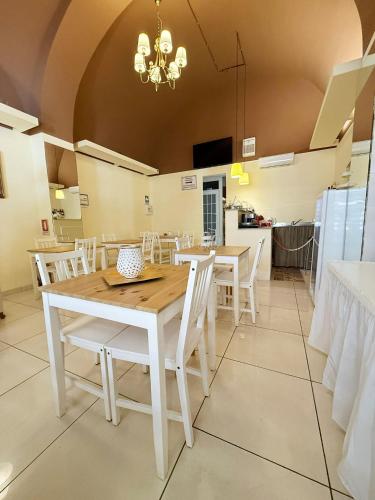 Közös társalgó / TV, DONNA LUCREZIA b&b Boutique Hotel Style - relax & business stay in Bisceglie Közös társalgó / TV, DONNA LUCREZIA b&b Boutique Hotel Style - relax & business stay in Bisceglie