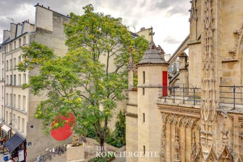 Face a l'eglise Saint Merri Elegance et calme in Paris Face a l'eglise Saint Merri Elegance et calme in Paris
