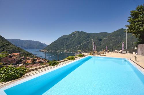 Közeli látványosságok, Panorama Como Lake in Nesso Közeli látványosságok, Panorama Como Lake in Nesso