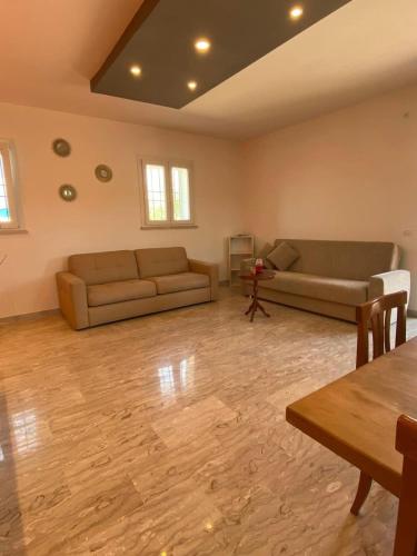 Ampio Appartamento immerso tra le Campagne Pontine in ลาตินา Ampio Appartamento immerso tra le Campagne Pontine in ลาตินา