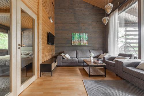 Villa Kultaranta A - Scenic Lakeside Cabin in Tahkovuori with Hot Tub and Sauna in Nilsia Villa Kultaranta A - Scenic Lakeside Cabin in Tahkovuori with Hot Tub and Sauna in Nilsia