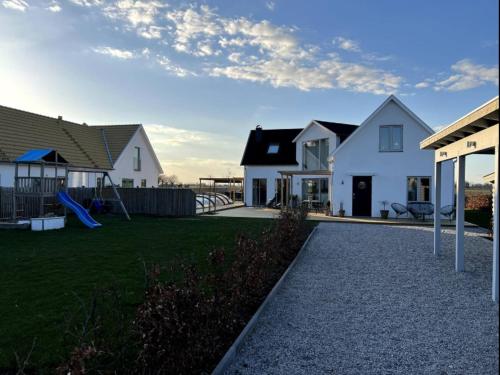 Beauty villa pool barbeque in Jägersro villastad Beauty villa pool barbeque in Jägersro villastad