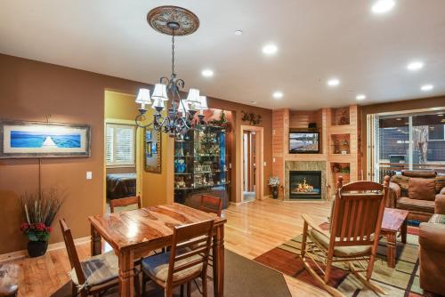 Crystal Charm Amazing 3 BDR Condo Close to Beaches Casinos & Skiing in Crystal Bay Crystal Charm Amazing 3 BDR Condo Close to Beaches Casinos & Skiing in Crystal Bay