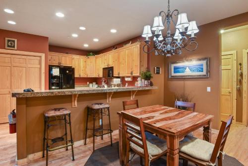 Crystal Charm Amazing 3 BDR Condo Close to Beaches Casinos & Skiing in Crystal Bay Crystal Charm Amazing 3 BDR Condo Close to Beaches Casinos & Skiing in Crystal Bay