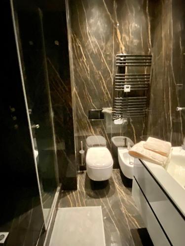 Fürdőszoba, Modern 1 Bedroom F1 Monaco Port in Quartier du Port Fürdőszoba, Modern 1 Bedroom F1 Monaco Port in Quartier du Port