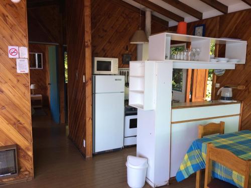 Cabana Celeste - Acceso directo a playa lago Caburgua y cancha de tenis - direct access Beach in Cab in Caburgua Cabana Celeste - Acceso directo a playa lago Caburgua y cancha de tenis - direct access Beach in Cab in Caburgua