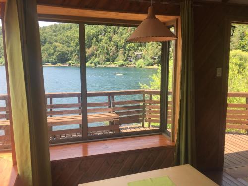 Cabana Celeste - Acceso directo a playa lago Caburgua y cancha de tenis - direct access Beach in Cab in Caburgua Cabana Celeste - Acceso directo a playa lago Caburgua y cancha de tenis - direct access Beach in Cab in Caburgua