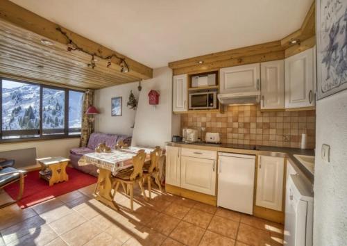 Kitchen, Le Balcon du Soleil, Vue panoramique & ski aux pieds, quartier Dromonts in Avoriaz Kitchen, Le Balcon du Soleil, Vue panoramique & ski aux pieds, quartier Dromonts in Avoriaz