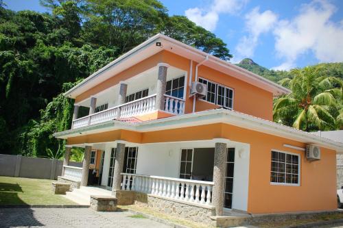 H & M Bayview Apartment Seychelles in Махе H & M Bayview Apartment Seychelles in Махе