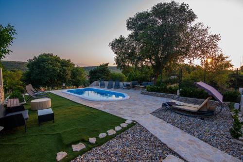 Kameni dvori in Dubrava kod Sibenika Kameni dvori in Dubrava kod Sibenika