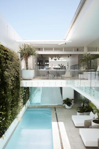 Cove House in Tamarama Cove House in Tamarama