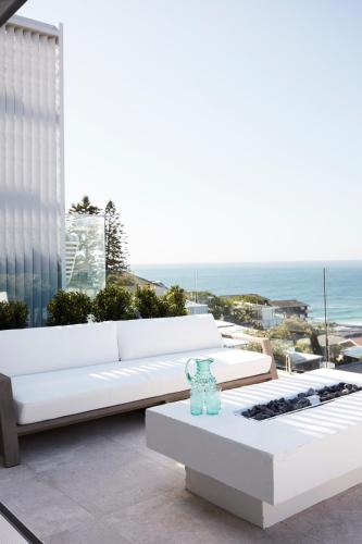 Cove House in Tamarama Cove House in Tamarama