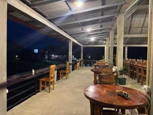 ເຂົ້າໜຽວຟາມສະເຕ-Kao Niaw Farmstay in Kouangxi Water Fall ເຂົ້າໜຽວຟາມສະເຕ-Kao Niaw Farmstay in Kouangxi Water Fall