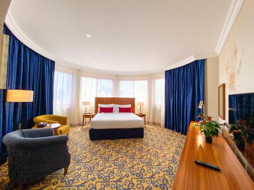 City Seasons Al Hamra Hotel in Abu Dhabi City Seasons Al Hamra Hotel in Abu Dhabi