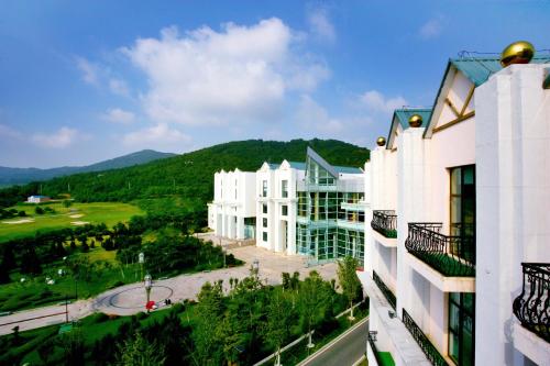 This photo about Dalian Jinshi International Convention Center shared on HyHotel.com