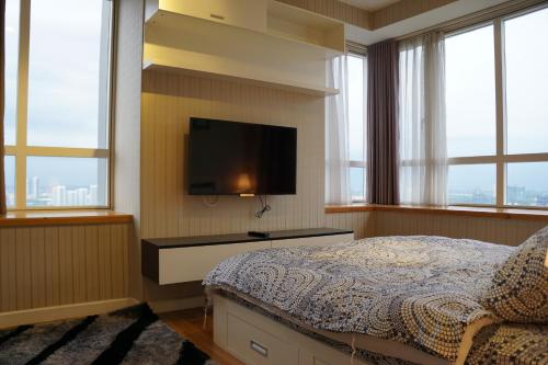 This photo about Sunrise City shared on HyHotel.com