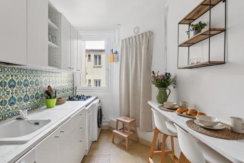 Facilities, Haussmannian and Central - Montmartre and Sacre-Coeur in Montmartre Facilities, Haussmannian and Central - Montmartre and Sacre-Coeur in Montmartre