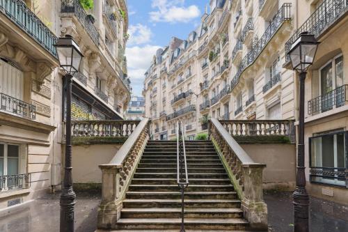 Surrounding environment, Haussmannian and Central - Montmartre and Sacre-Coeur in Montmartre Surrounding environment, Haussmannian and Central - Montmartre and Sacre-Coeur in Montmartre