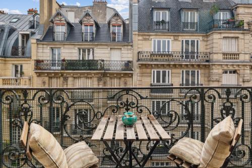 Balcony/terrace, Haussmannian and Central - Montmartre and Sacre-Coeur in Montmartre Balcony/terrace, Haussmannian and Central - Montmartre and Sacre-Coeur in Montmartre