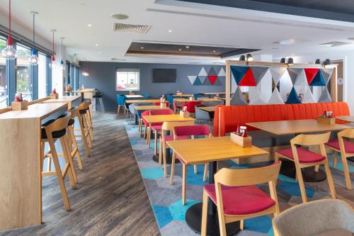 Pub/Lounge, Holiday Inn Express Exeter - City Centre By IHG in Exeter Pub/Lounge, Holiday Inn Express Exeter - City Centre By IHG in Exeter